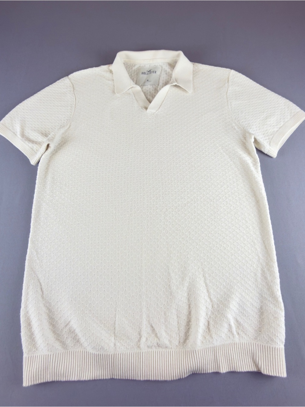 Hollister Men's Cream Textured Short Sleeve Polo